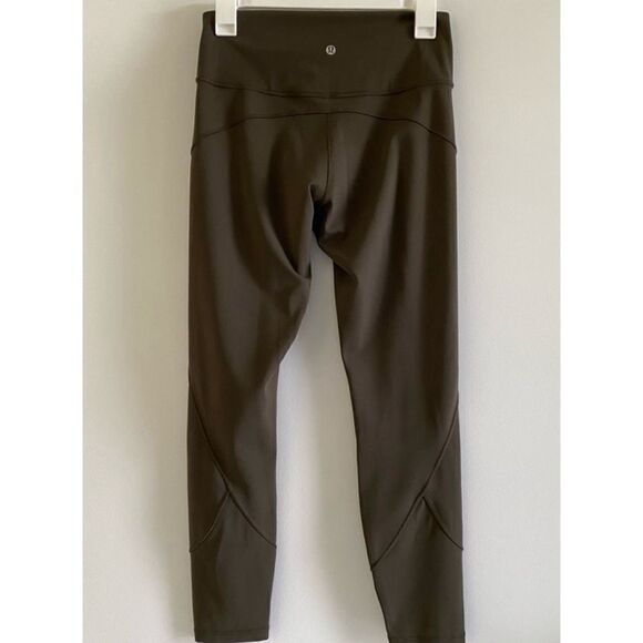 Lululemon In Movement 7/8 Tight *Everlux 25" in 
Sage Size 4 - Picture 6 of 7
